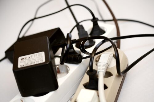 Sumarizácia spotreby elektriny „drobností“ pre internet v rodinnom dome štvorčlennej rodiny
